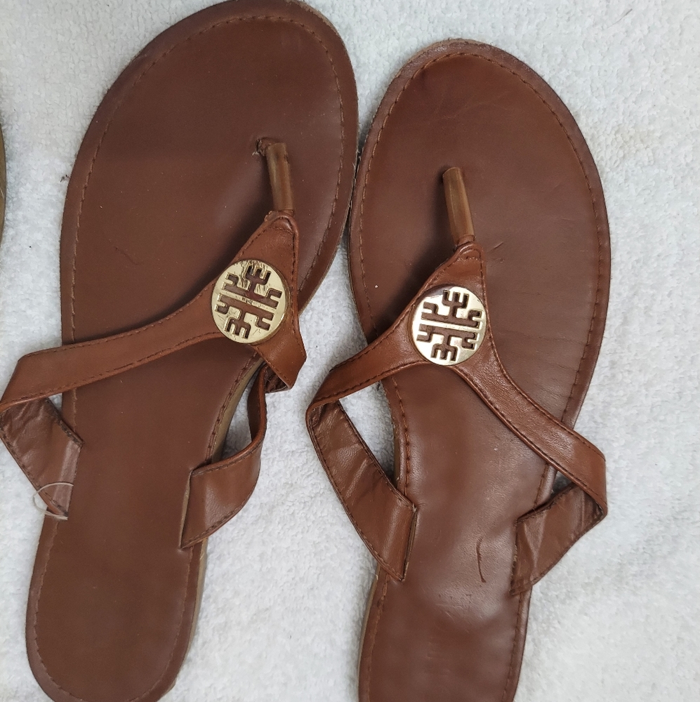 2pc Rouge thong sandals bundle - Picture 2 of 5